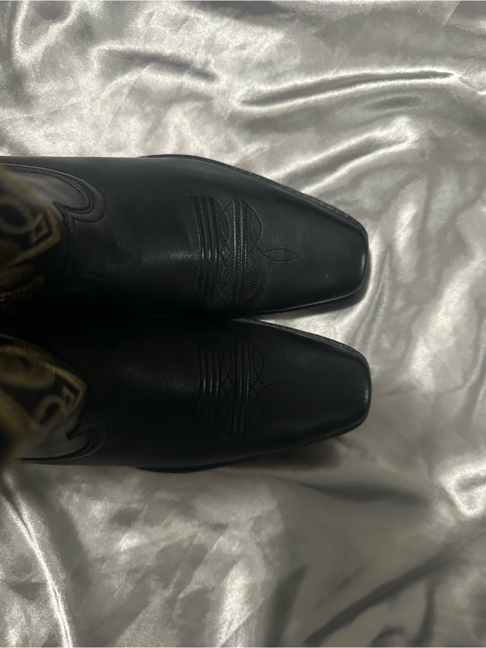 Women's Black Embroidered Western ARIAT boots - Picture 7 of 7